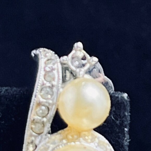 Vintage Marvella Silver Tone, Faux Pearl And Rhinestone Clip On Earrings (5266) - Picture 10 of 10